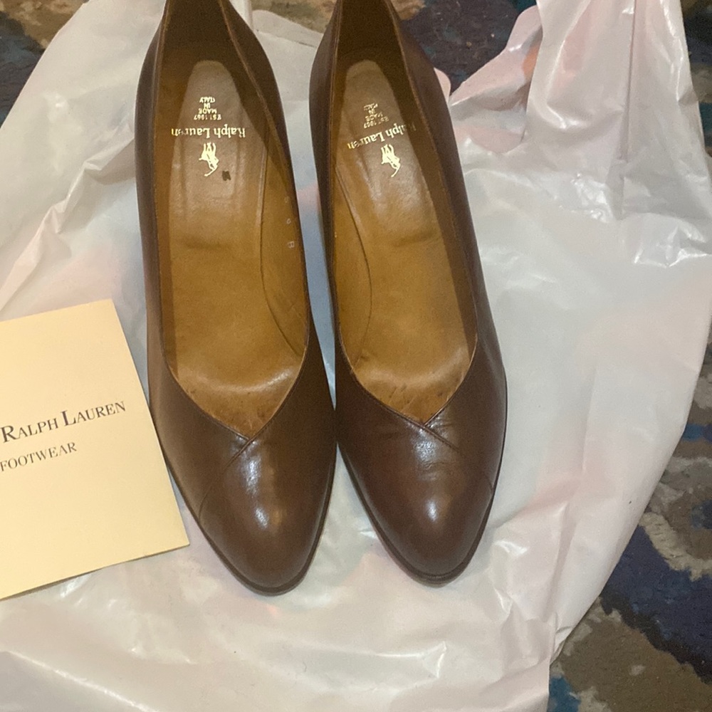 Ralph Lauren worn , body like new ,bottom shows worn. Chestnut calf color